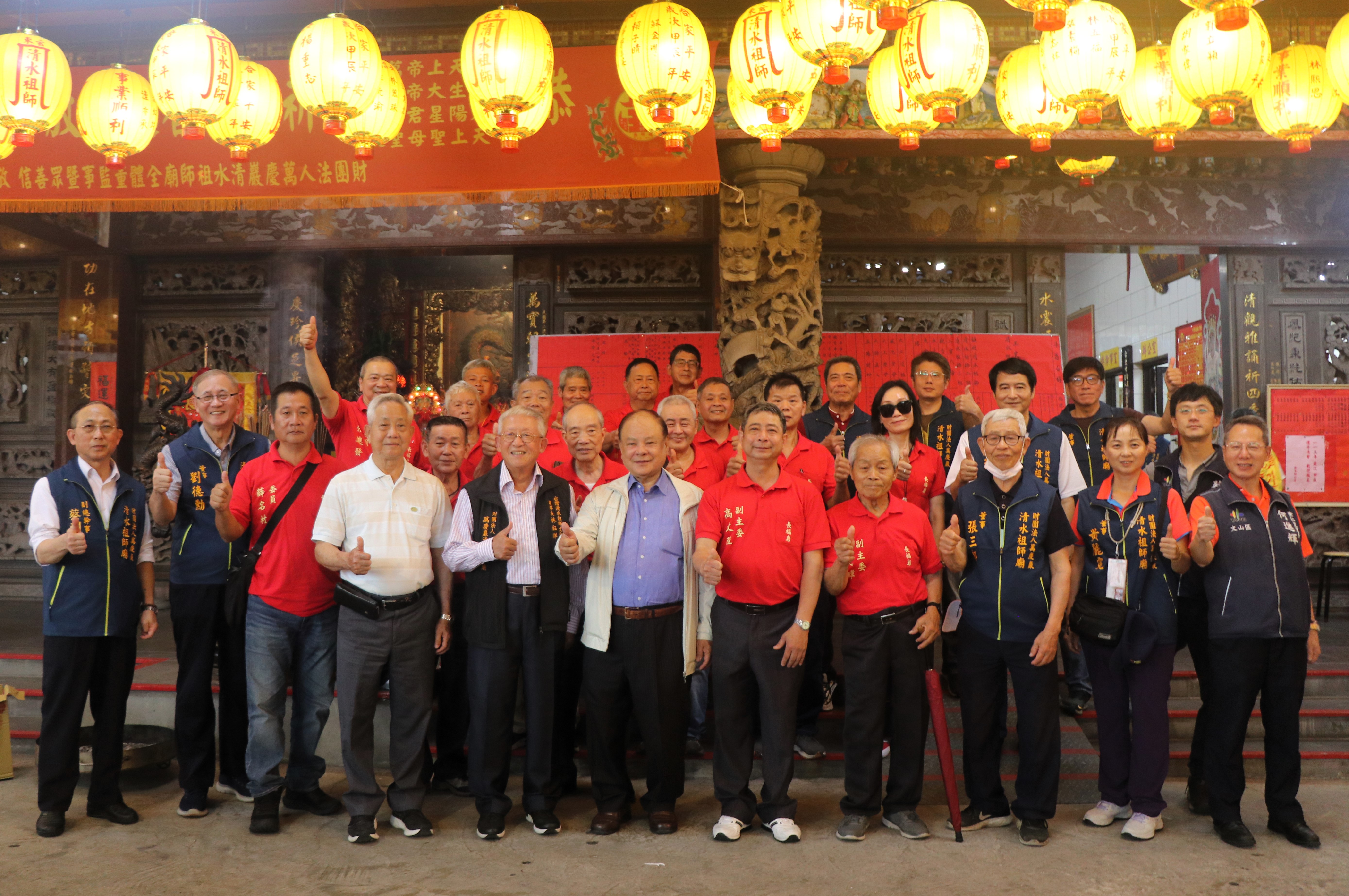 與台北市萬慶岩清水祖師廟大合照